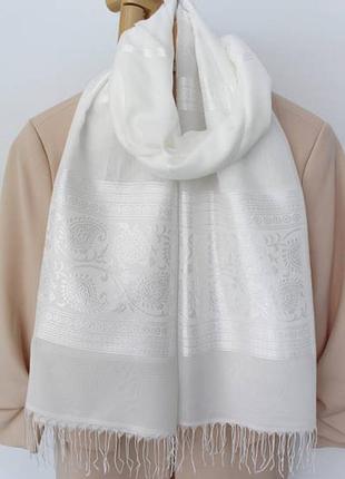 Шарф нежный молочного цвета