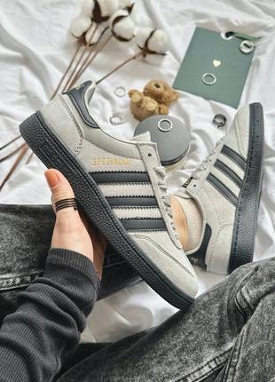 Стильні жіночі кросівки adidas spezial