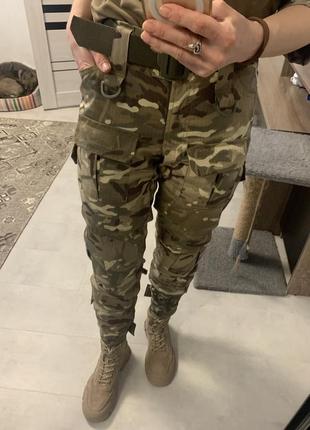 Женская военная тактическая форма.