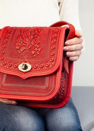 Шкіряна сумка через плече червона прямокутна з орнаментом тисненням етно1 фото