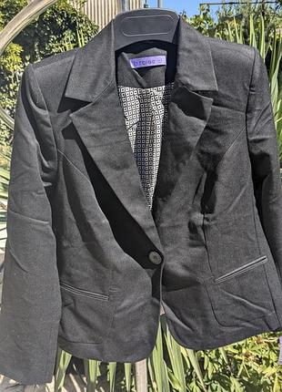 Жакет женский 40 г.