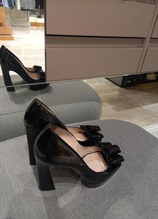 Лакові туфлі чорні нарядні святкові єлегантні італійські3 фото