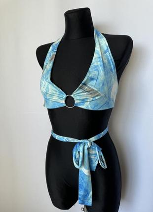 Голубой топ с кольцом на завязках синий омбре мрамор интересен