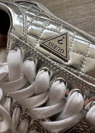 Стильные серебряные оригинальные металлизированные кеды мокасины guess mess 7/37