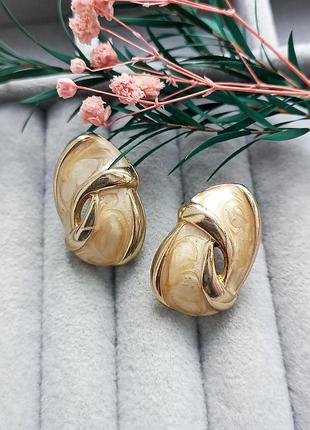 Вінтажні кліпси завитки, бежева емаль, вінтаж