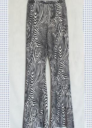 Брюки клёш принт зебра boohoo ,гафре