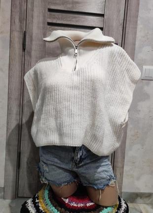 Свитер короткий белый
укррочений