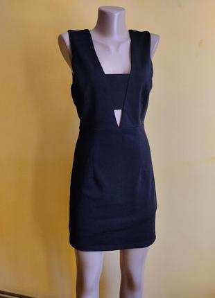 Сукня forever21 чорне з незвичною виточкою на грудях