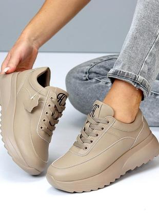 Женские кроссовки