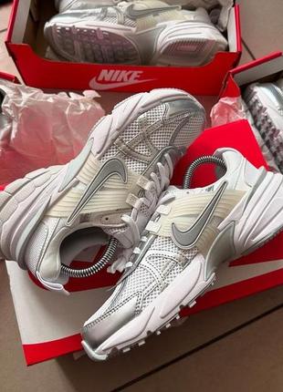 Женские кроссовки new balance