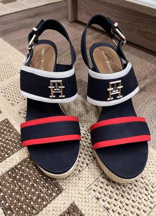 Нові босоніжки tommy hilfiger