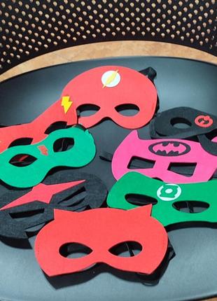 Карнавальні маски герої в масках в асортименті