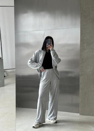 Спортивный костюм с кофтой на молнии с манжетами на рукавах с широкими брюками с поясом на резинке