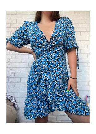 Жіноча сукня на запах