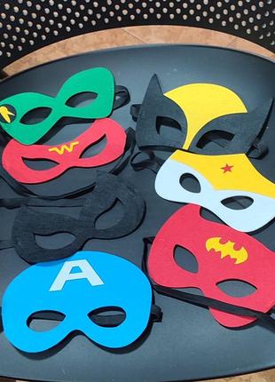 Герої в масках карнавальні маски в асортименті