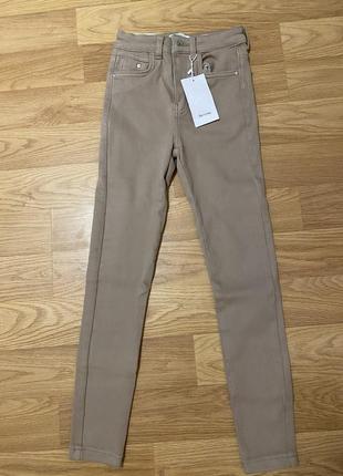 Женские джинсы bershka