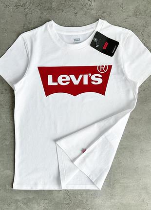 Женская футболка levi's
