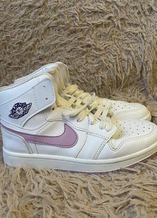 Кроссовки высокие nike paint jordan бело-сиреневые 38 р