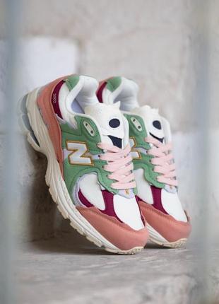 Розпродаж new balance 2002r white pink green жіночі замшеві кросівки