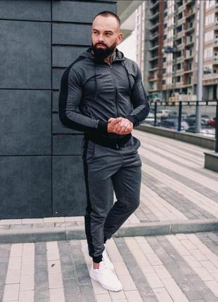 Мужской спортивный костюм