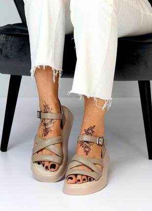 Бежеві моко жіночі босоніжки з ланцюжками перетинками з натуральної шкіри шкіряні босоніжки10 фото