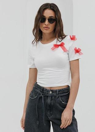 Жіноча укорочена футболка з бантиками на плечі6 фото