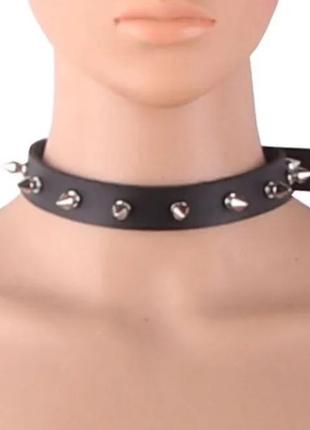 Чокер с шипами на винтах из эко кожи
