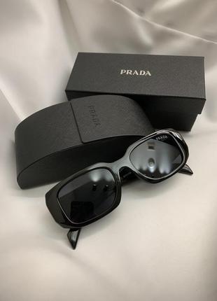 Окуляри в стилі prada