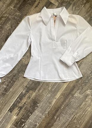 Блуза біла v виріз