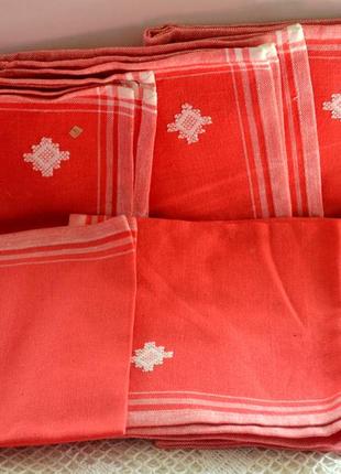 Новий набір з шести червоних серветок з натуральної бавовни ,з вишивкою