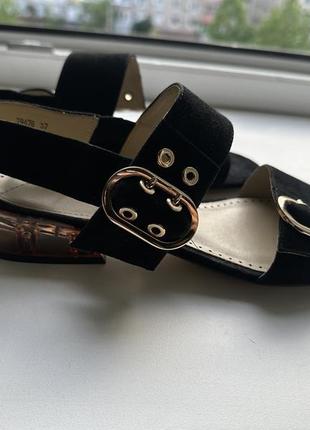 Босоножки черные замшевые новые