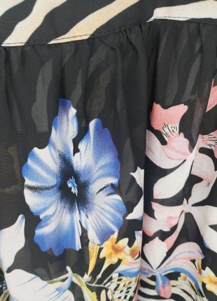 Шифоновая летняя блуза с цветочным-сиугастым принтом3 фото