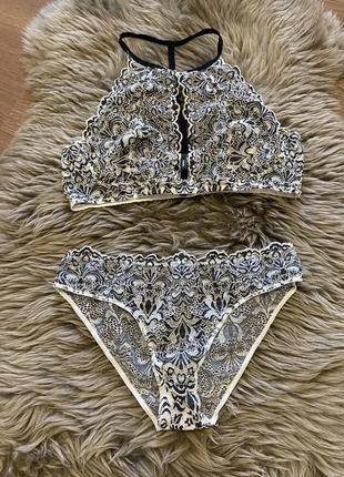 Роскошный кружевной комплект бренда tezenis