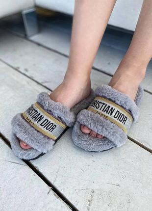 Капці в стилі dior 🥰 хутряні капці тапочки з мехом мехові тапочки шльопанці шльопки літні тапки в стилі крістіан діор шльопки в стилі christian dior 🥰