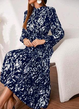 Темно-синя сукня гофра