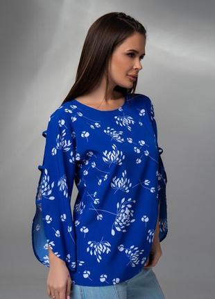 Синяя принтованная блуза с разрезами на рукавах , софт, повседневный2 фото