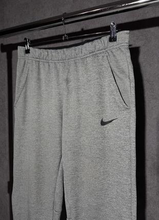 Чоловічі спортивні штани nike dri-fit tapered m5 фото