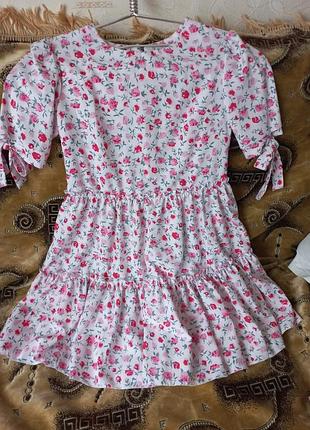 Сукня хс, с. ніжний принт, трапеція.