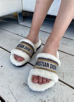Капці в стилі dior 🥰 хутряні капці тапочки з мехом мехові тапочки шльопанці шльопки літні тапки в стилі крістіан діор шльопки в стилі christian dior 🥰