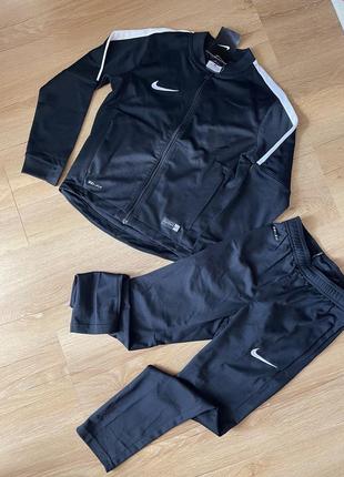 Спортивный костюм nike на мальчика 6-8 лет