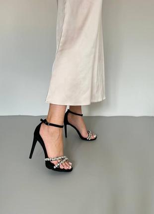 Стильні босоніжки на високому каблуку босоніжки на шпильці з камінцями чорні босоніжки на каблуку босоніжки на підборах з камінням яскраві босоніжки5 фото