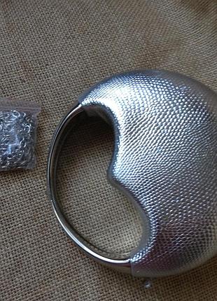 Редкая. интересная. металлическая сумка-клатч на цепочке. читайте внимательно описание размера.