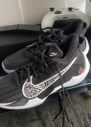 Баскетбольные кроссовки nike zoom freak 2 black white
