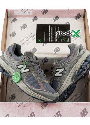 Кросівки чоловічіnew balance 2002r gore-tex dark grey beige5 фото