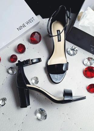 Nine west оригінал чорні лакові босоніжки на підборах