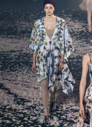 В плену в лету: платье dior