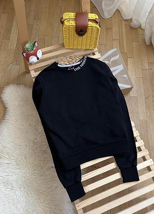 Крутой черный свитшотик от tnf