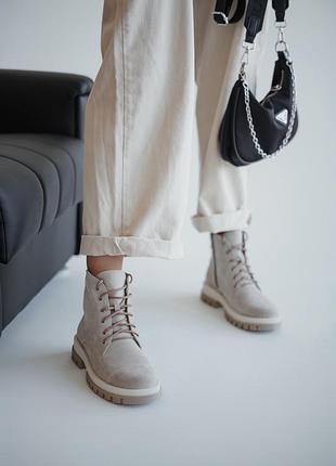 Ботинки женские замшевые светлые бежевые на шнурках молнии демисезонные тракторная подошва...