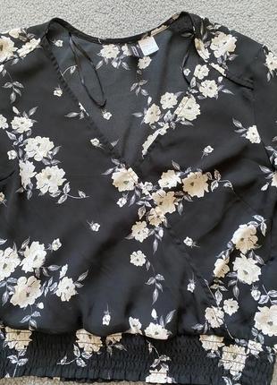 Трендовая укороченная блуза на запах (на кнопке) с красивым рукавом на резинке4 фото