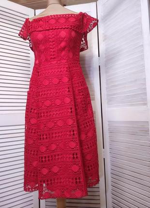 Красное платье